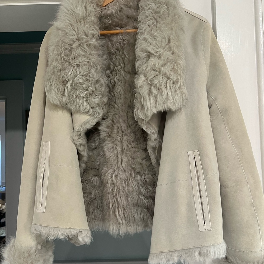 Chic Women's Teddy Jacket in Gray